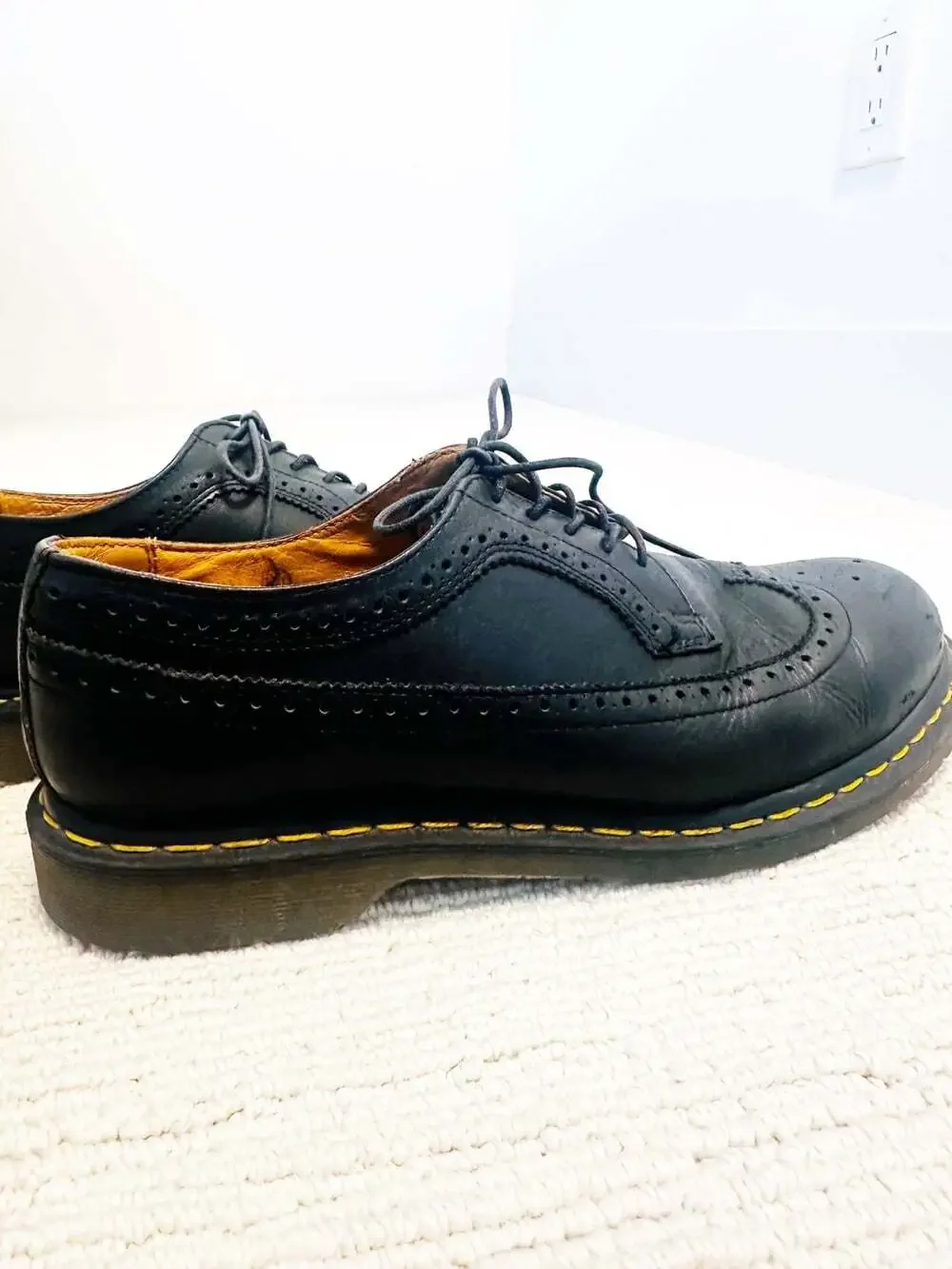 DR. MARTENS 3989 Yellow Stitch Smooth Leather Brogue Shoes Size 12 Black Oxford